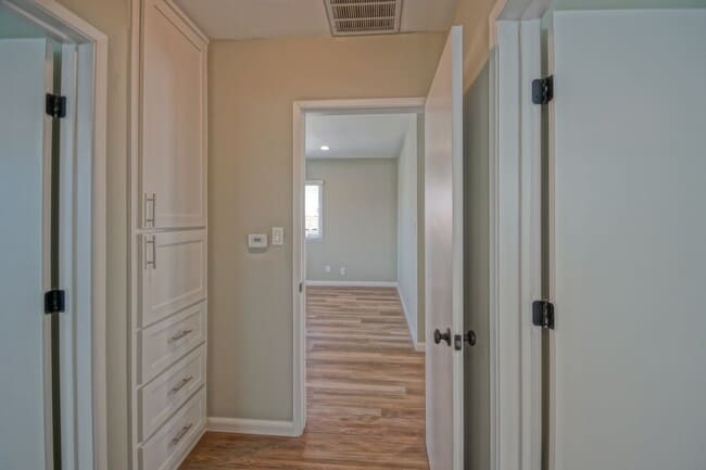 Building Photo - NEWLY REMODELED, SPLIT-LEVEL 3BR2BA DUPLEX...