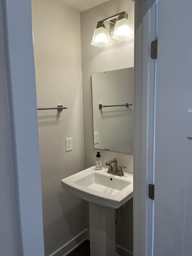 Building Photo - "Charming 3-Bedroom Townhouse with 2.5 Baths on Riverbrook Drive – Your Perfect Gallatin Retreat!"