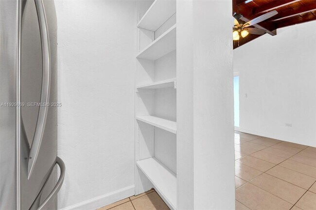 Building Photo - 361 SE 6th Ave