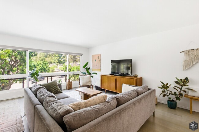 Building Photo - 5625 Green Valley Cir