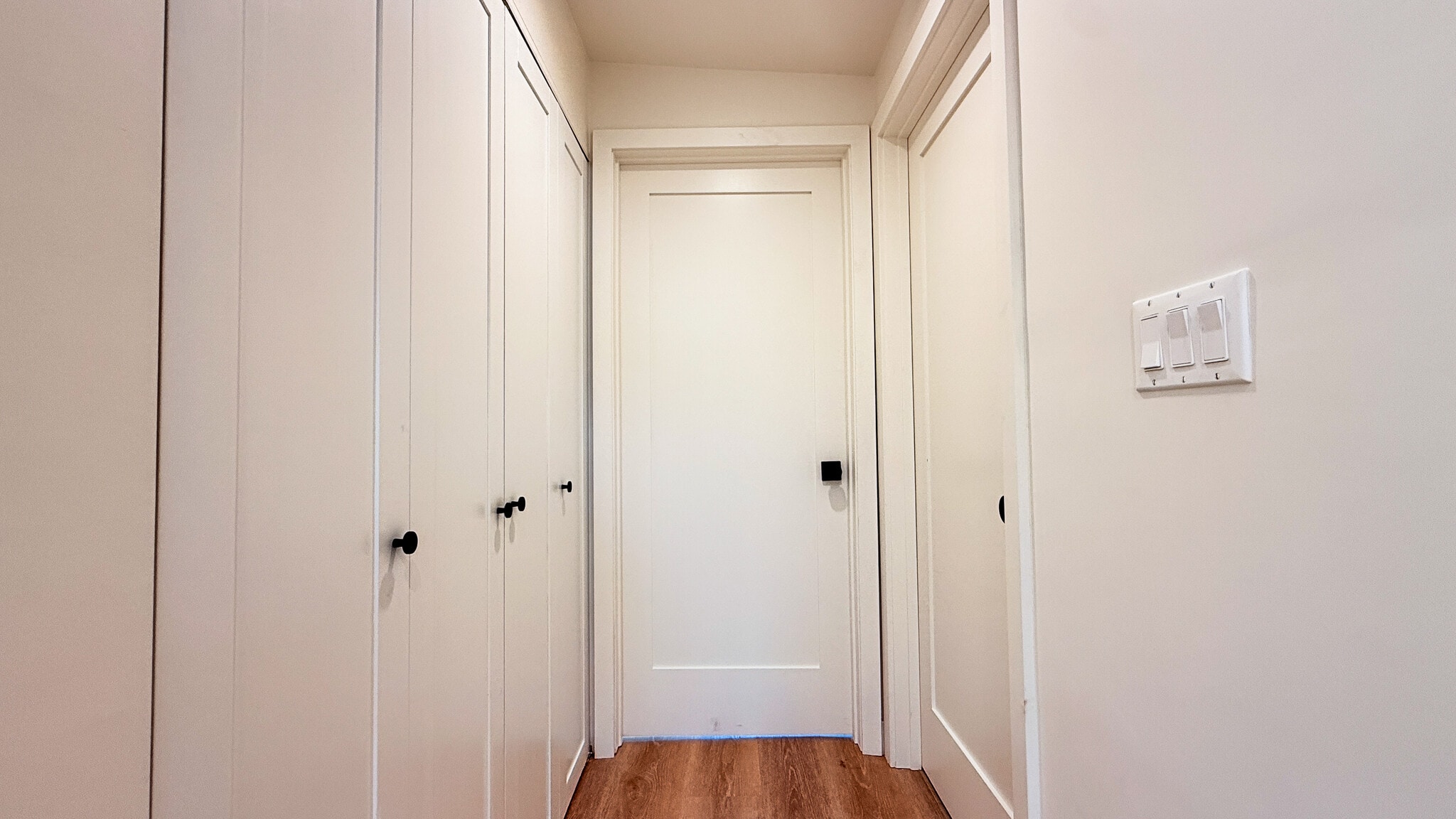 Building Photo - 546 W Ash Ave