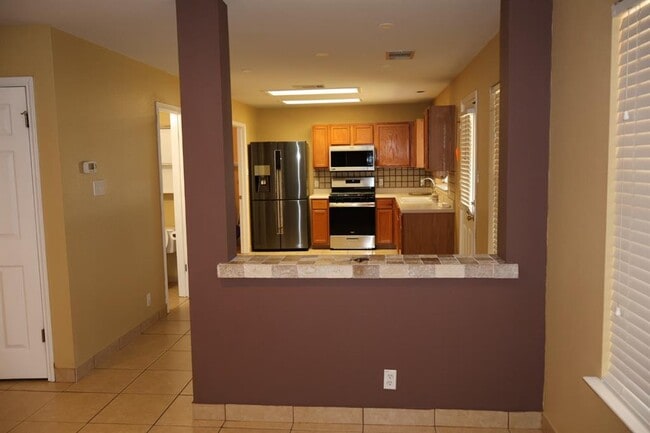 Building Photo - 104 Golden Gate Dr