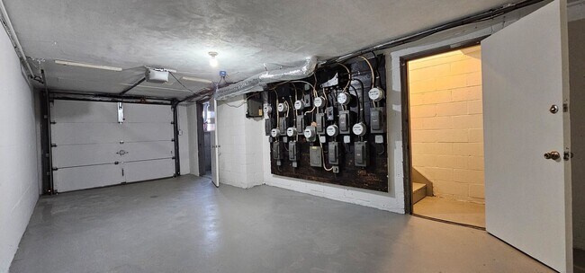 Building Photo - Cozy 2 bed 1 bath  townhouse with attached...