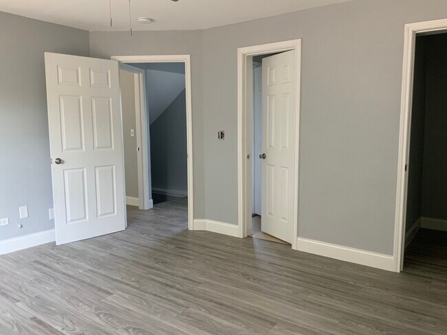 Bedroom 2- access to bathroom - 3816 Byers Ave