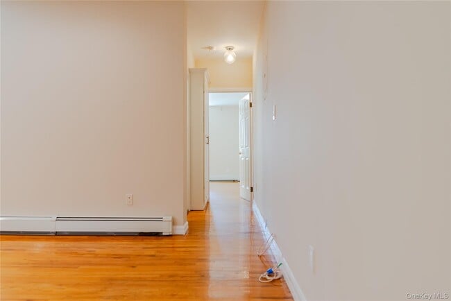 Building Photo - 25 W Broadway