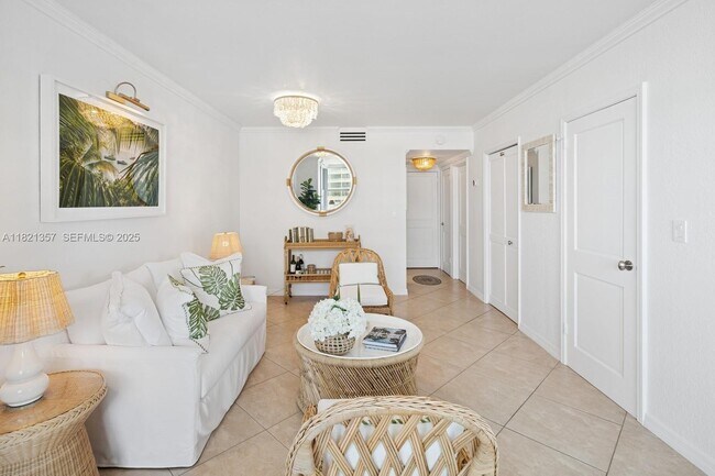 Building Photo - 2899 Collins Ave