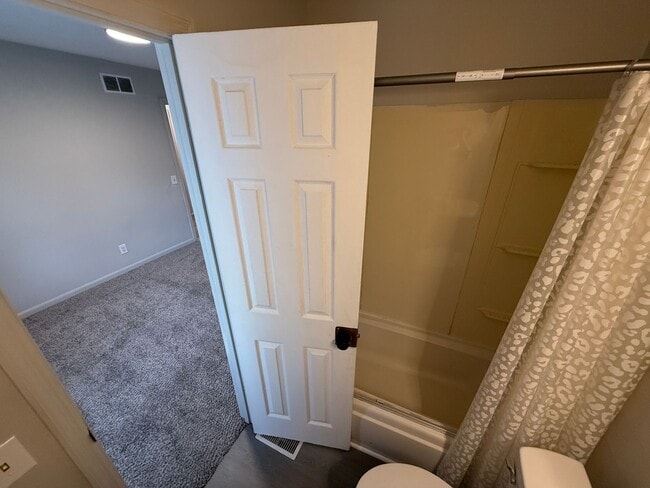 Building Photo - 3 Bed 2 Bath House