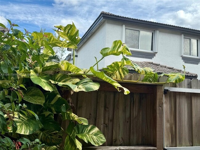 Building Photo - 2311 SE 24th Ct