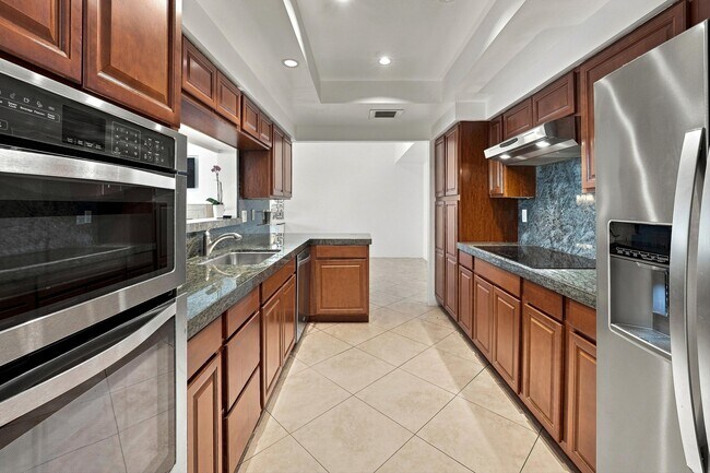 Building Photo - 900 Island Dr