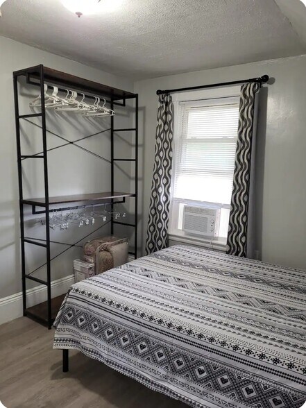 Building Photo - 9 Reeves St