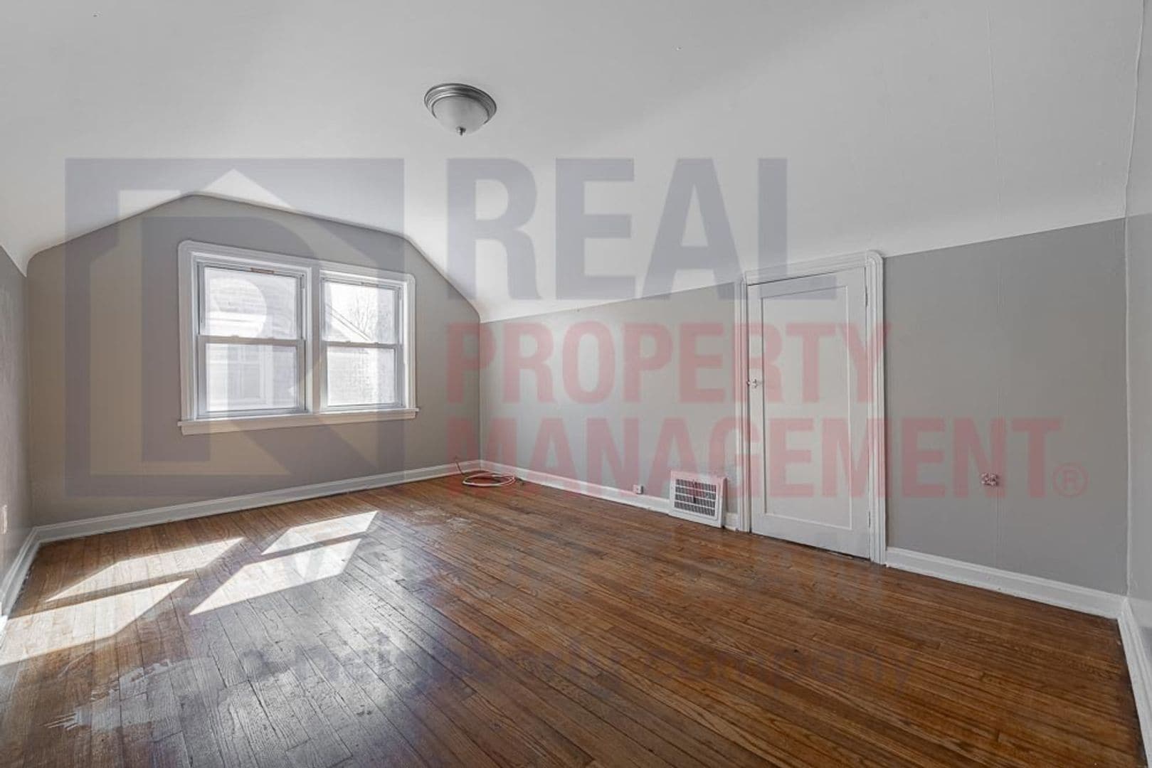 Building Photo - Cozy 3 Bed 1 Bath Single Family Home