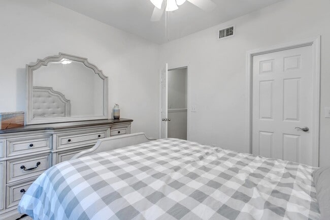 Building Photo - 10075 Gate Pkwy N