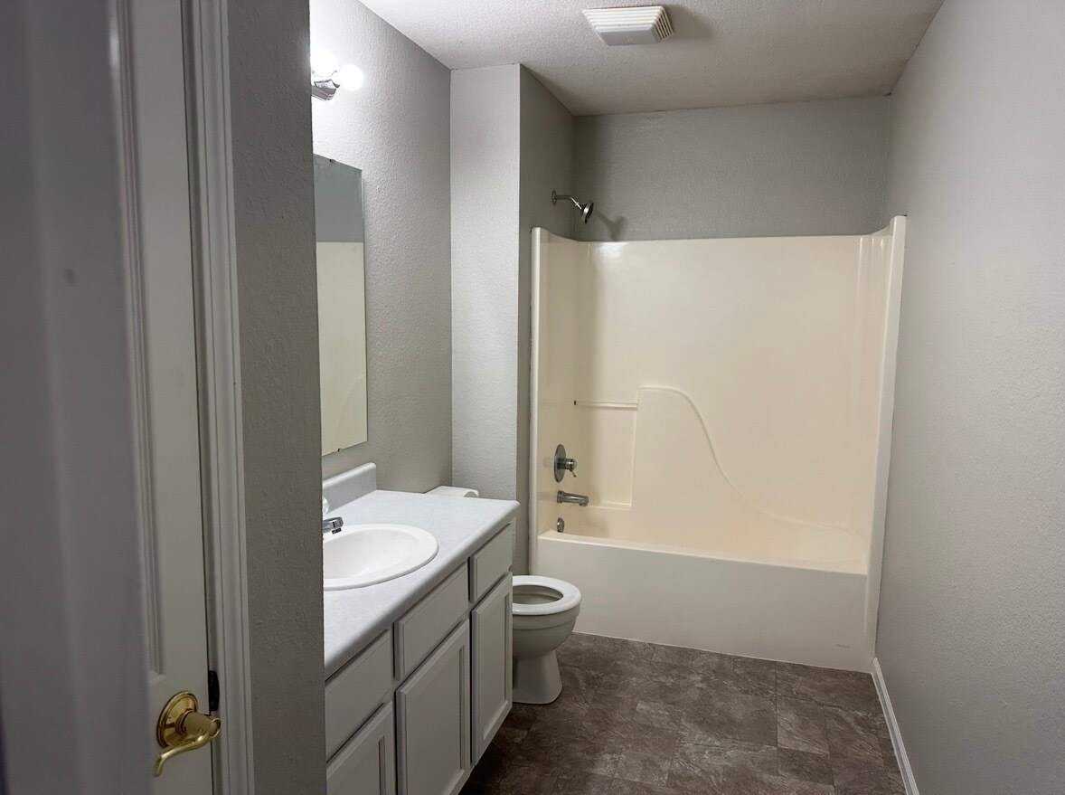 Building Photo - 543 Murphy Ln