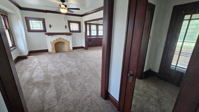 Building Photo - 1401 W Brown Deer Rd