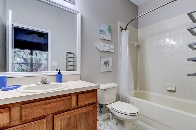 Building Photo - 1138 Hillhurst Dr