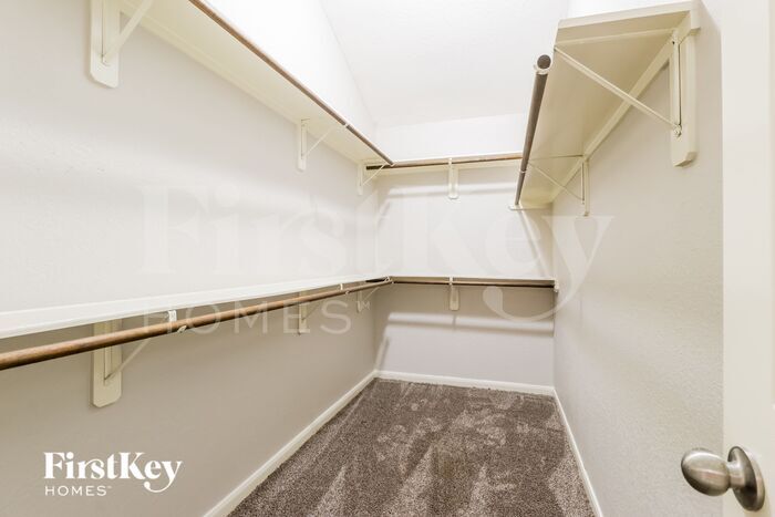 Building Photo - 9931 Fairlane Oaks Dr
