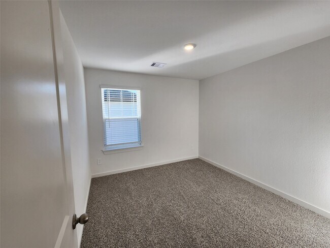 Building Photo - 30622 Wicklow Gdns Dr