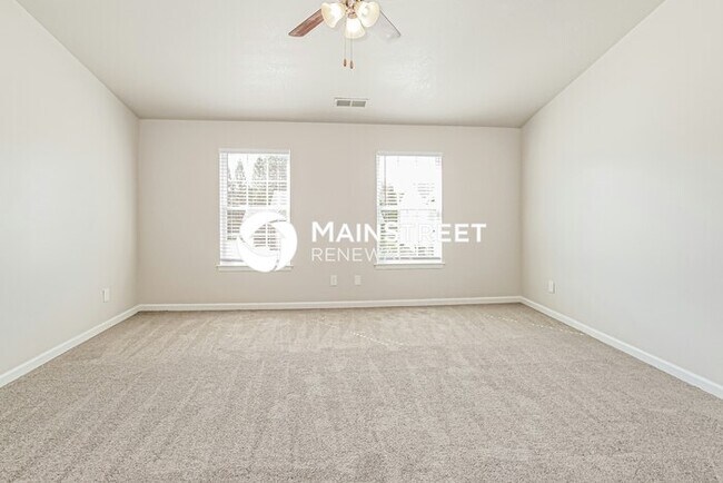 Building Photo - 3 Bedroom Pet-Friendly Home in KNOXVILLE, TN with Main Street Renewal