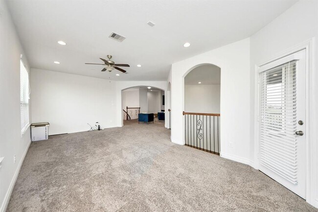 Building Photo - 28934 Endeavor River Rd