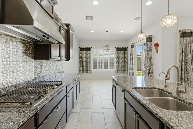 Building Photo - 1083 E Holland Park Dr