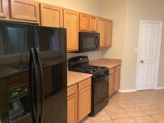 Building Photo - 3141 Zia St NE