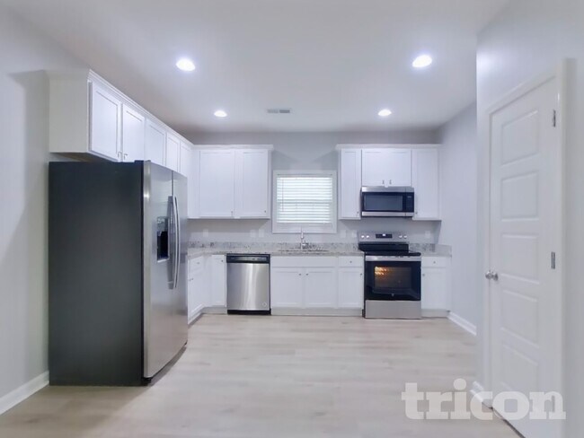 Building Photo - 912 Stokewood Pl