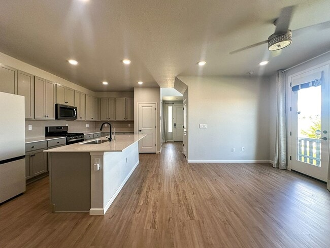 Building Photo - Alder Creek 3bd 2.5ba paired home for rent!
