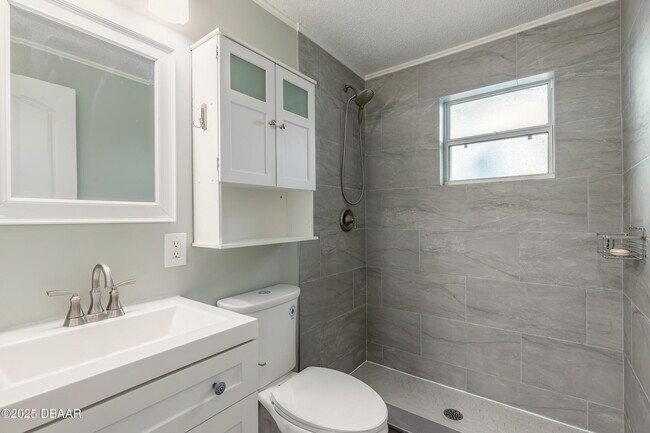 Building Photo - 5028 Palmetto St