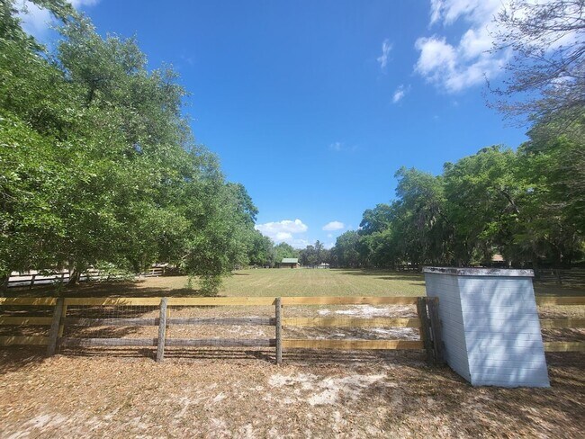 Building Photo - Little Lake Weir Waterfront FENCED 3BR/2BA on 6 Acres with Horse Barn, Private Boat Ramp & Dock