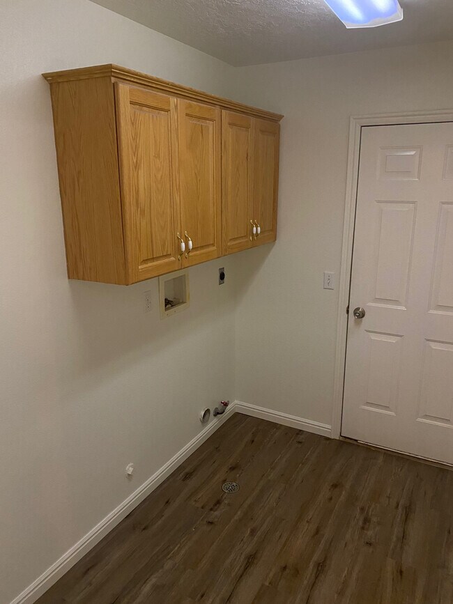 Building Photo - 1048 N 2100 W