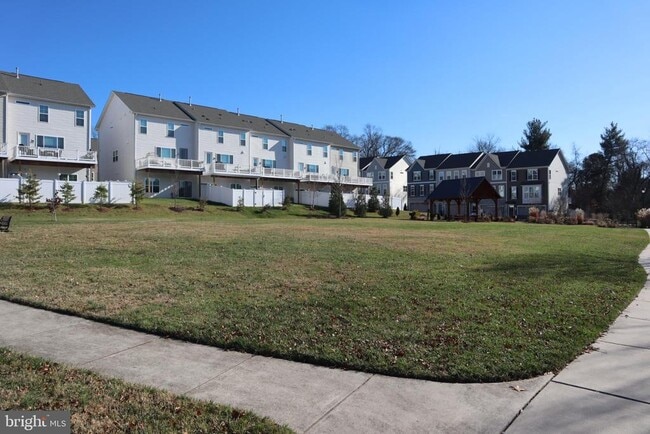 Building Photo - 585 Cross Chase Dr