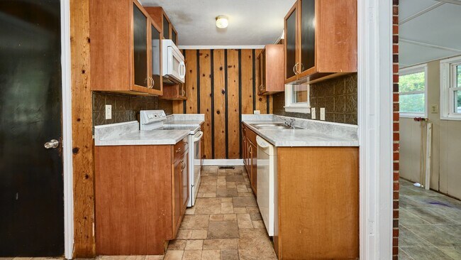 Building Photo - Near the Nashville Airport: 2BR, 1BA house...
