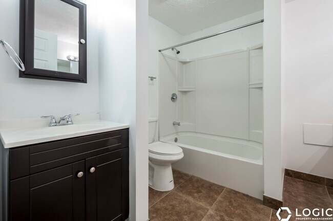 Building Photo - 5878 Arlinridge Dr