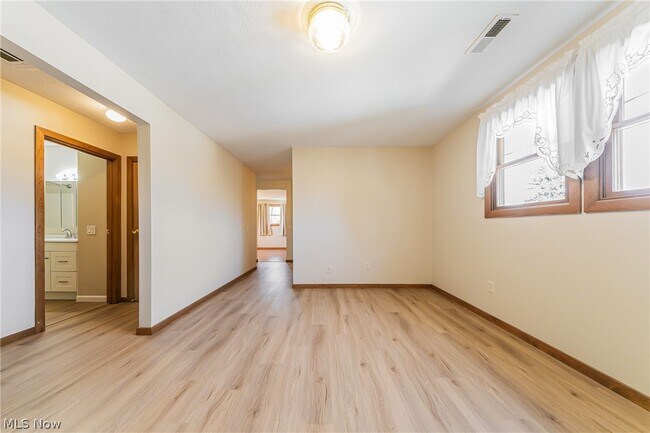 Building Photo - 8122 Brookside Dr
