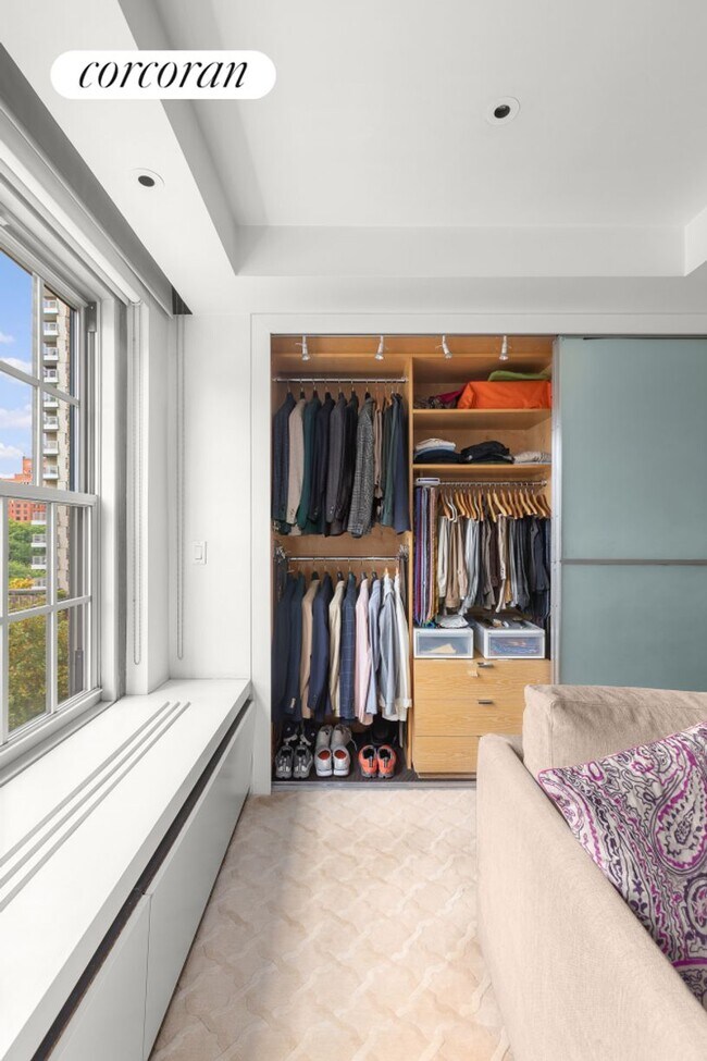 Building Photo - 1 5th Ave