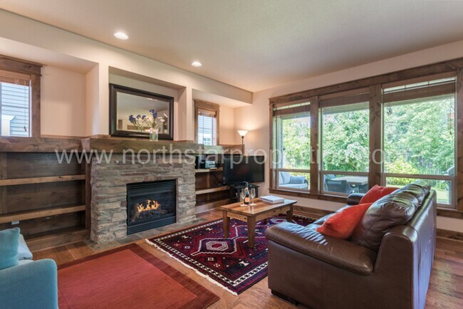 Building Photo - Charming SE Portland Craftsman