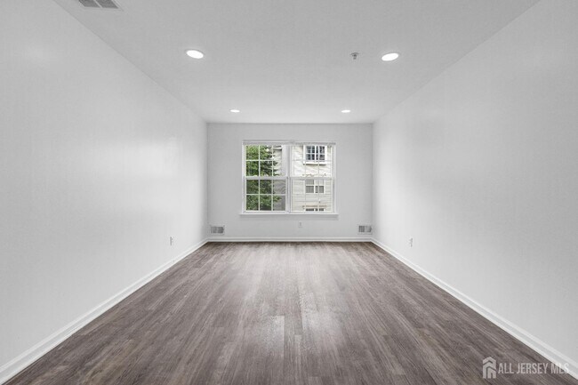 Building Photo - 21 Inverness Dr