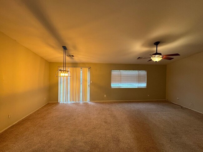 Building Photo - Great Family Home in Southwest