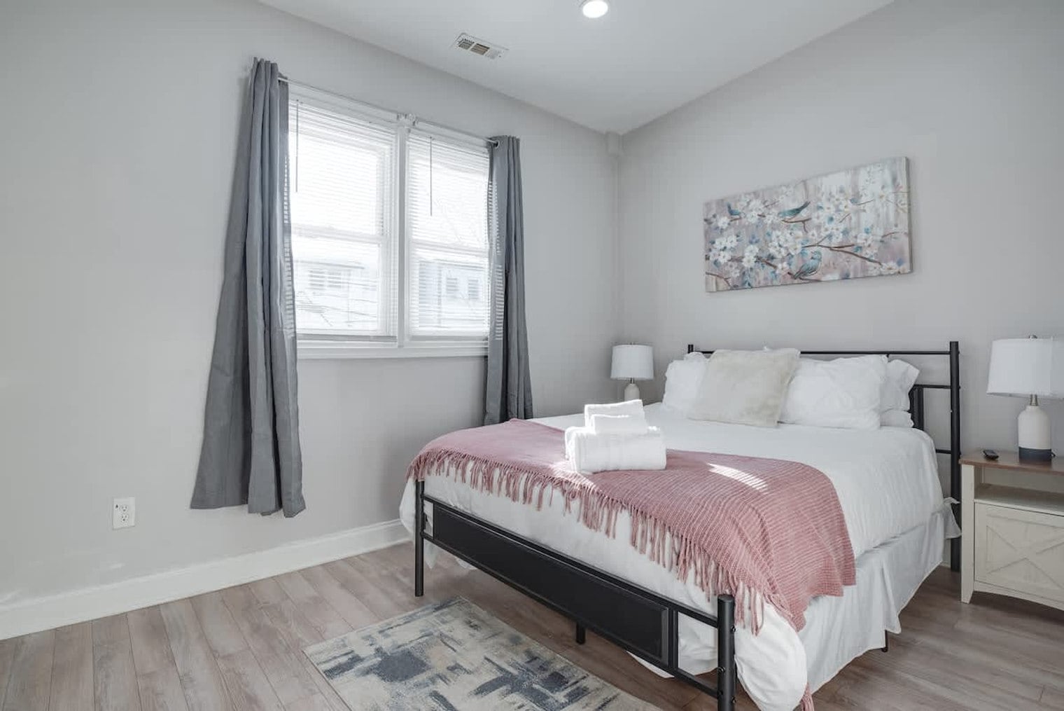 Building Photo - 1255 Raum St NE