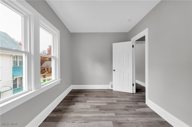 Building Photo - 19792 Pasnow Ave