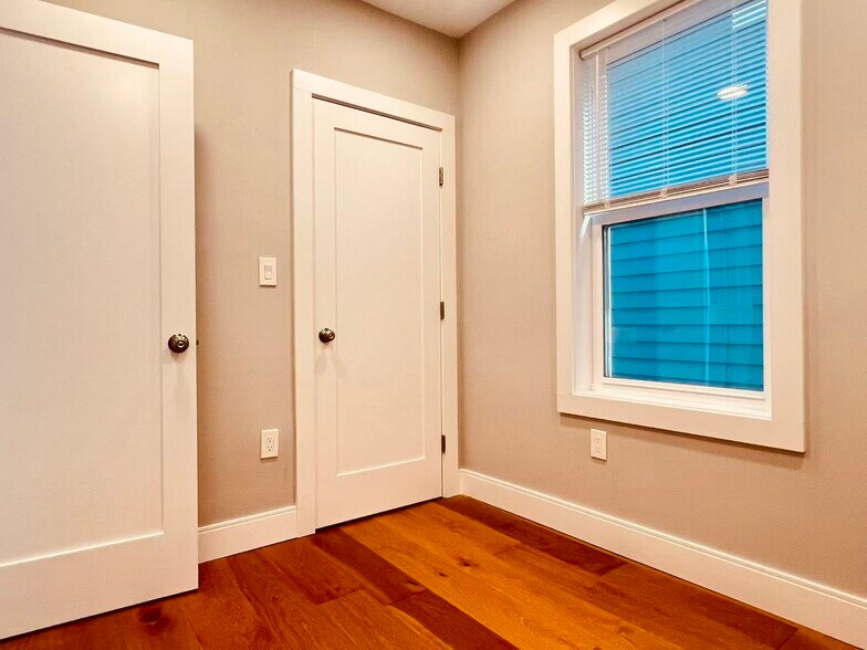 Building Photo - 19 Plymouth St