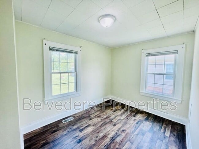 Building Photo - 810 Elwell Ave