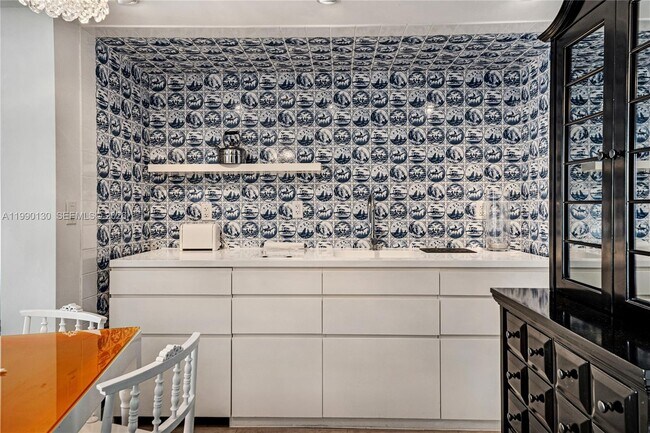 Building Photo - 1100 West Ave