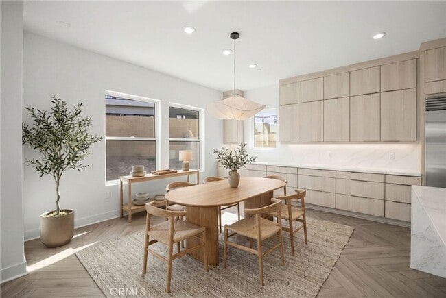 Building Photo - 164 Apron