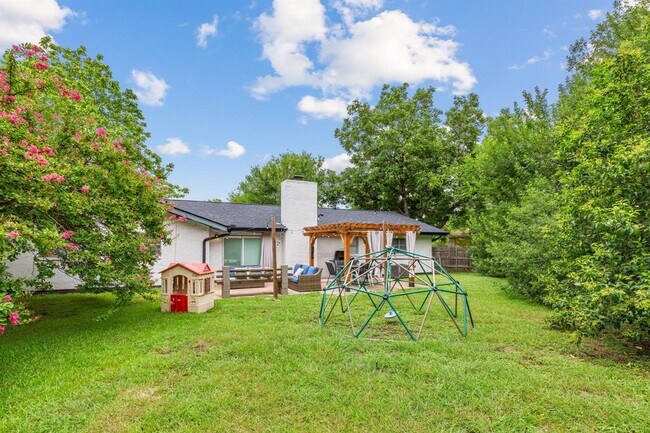 Building Photo - 201 Fairlane Dr