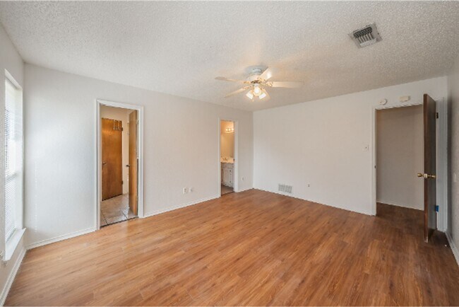 Building Photo - 6753 Spoonwood Ln