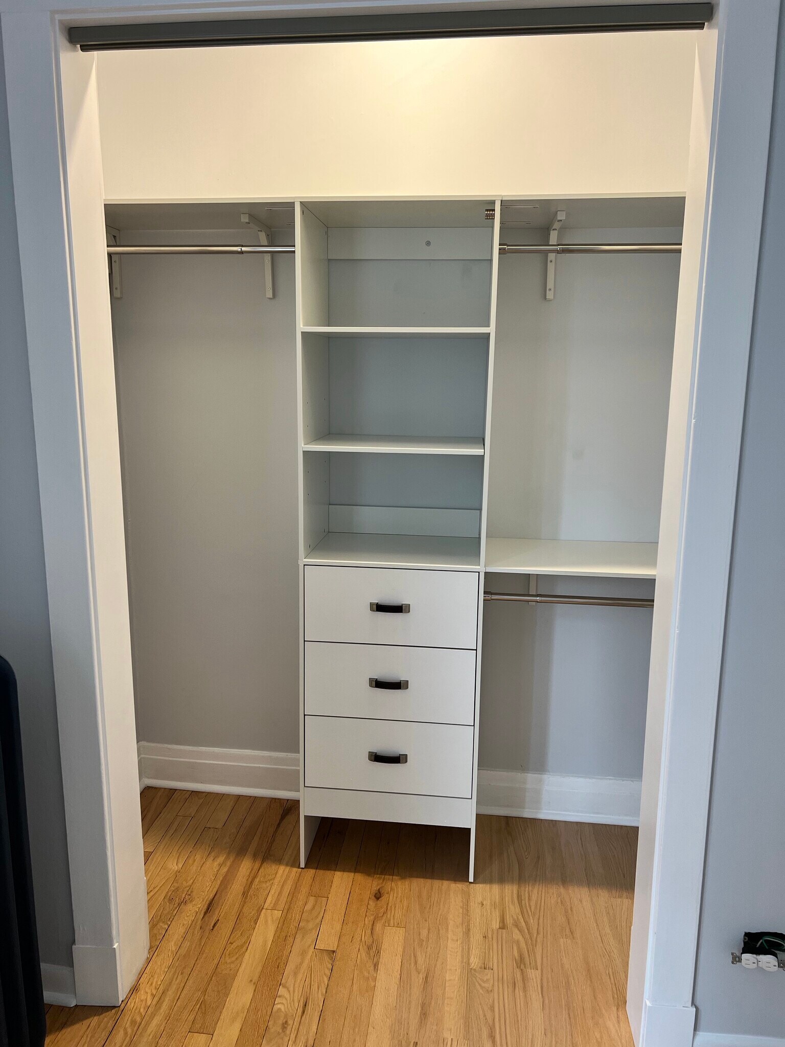 Building Photo - 4814 N Ridgeway Ave