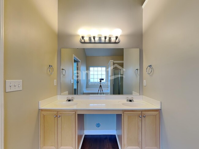Building Photo - 28 Ginger Gold Dr