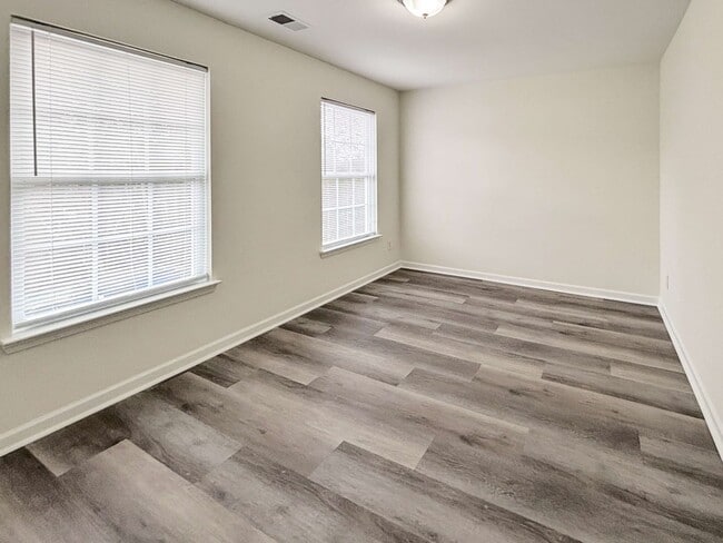 Building Photo - Move-In Ready 3BR/2BA Quadruplex in Cartersville!