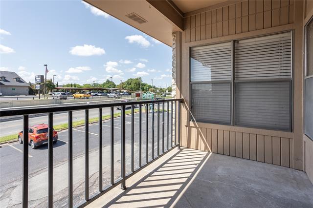 Building Photo - 400 E Pearl St